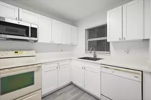 9441 Evergreen Pl, Davie, FL 33324 - Photo 2