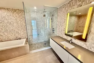 68 SE 6th St, Miami, FL 33131 - Photo 22