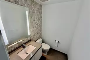 68 SE 6th St, Miami, FL 33131 - Photo 16