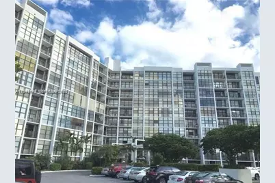 800 Parkview Dr #1018, Hallandale Beach, FL 33009 - Photo 2