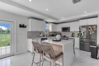 20304 SW 186th St, Miami, FL 33187 - Photo 1