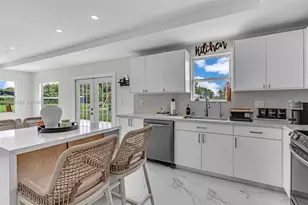20304 SW 186th St, Miami, FL 33187 - Photo 2