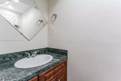 1100 W 35th St #23, Hialeah, FL 33012 - Photo 20
