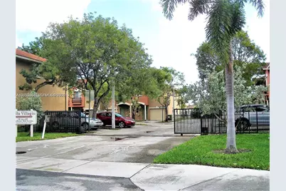 33 SE 3rd Ave, Hallandale Beach, FL 33009 - Photo 2