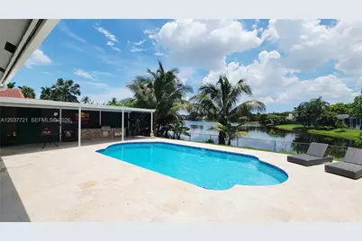 1421 SW 104th Ave, Pembroke Pines, FL 33025 - Photo 2
