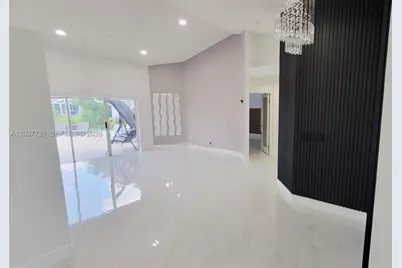 1421 SW 104th Ave, Pembroke Pines, FL 33025 - Photo 4