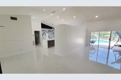 1421 SW 104th Ave, Pembroke Pines, FL 33025 - Photo 6