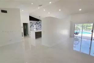 1421 SW 104th Ave, Pembroke Pines, FL 33025 - Photo 6