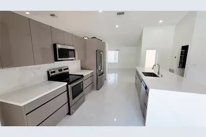 1421 SW 104th Ave, Pembroke Pines, FL 33025 - Photo 8
