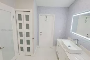 1421 SW 104th Ave, Pembroke Pines, FL 33025 - Photo 14
