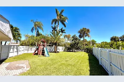 2409 Bayview Dr, Fort Lauderdale, FL 33305 - Photo 30