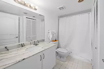1200 Brickell Bay Dr #3714, Miami, FL 33131 - Photo 14