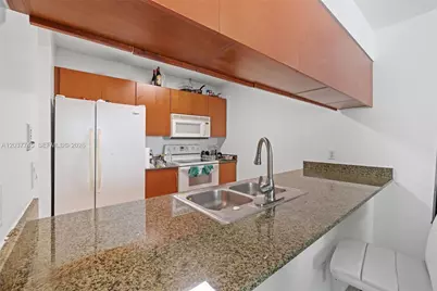 1200 Brickell Bay Dr #3714, Miami, FL 33131 - Photo 10