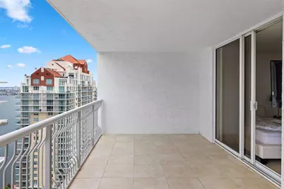 1200 Brickell Bay Dr #3714, Miami, FL 33131 - Photo 4