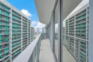 77 SE 5th St, Miami, FL 33131 - Photo 10