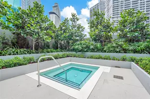 77 SE 5th St, Miami, FL 33131 - Photo 32