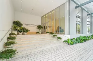 77 SE 5th St, Miami, FL 33131 - Photo 34