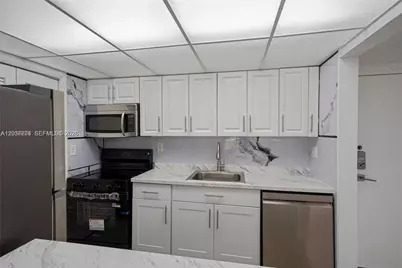 200 Lakeview Dr #101, Weston, FL 33326 - Photo 4
