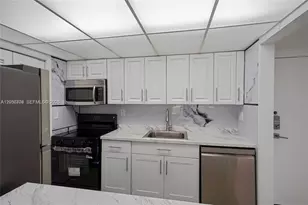 200 Lakeview Dr, Weston, FL 33326 - Photo 4