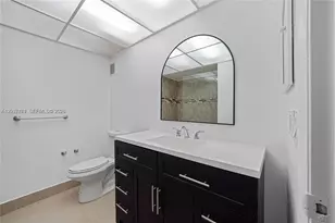 200 Lakeview Dr, Weston, FL 33326 - Photo 28