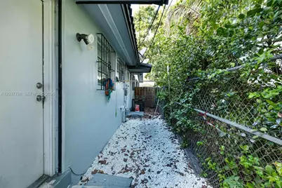 1519 NW 40th St #1, Miami, FL 33142 - Photo 2