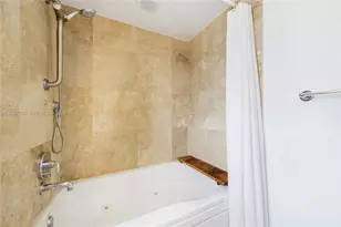 41 SE 5th St, Miami, FL 33131 - Photo 28