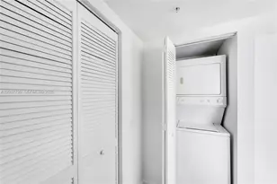 41 SE 5th St, Miami, FL 33131 - Photo 32