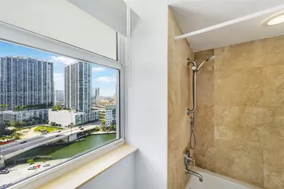 41 SE 5th St #1116, Miami, FL 33131 - Photo 24