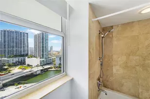 41 SE 5th St, Miami, FL 33131 - Photo 24