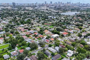 644 SW 7th Ct, Hallandale Beach, FL 33009 - Photo 52