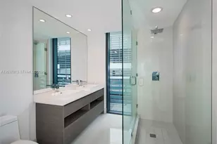 460 NE 28th St, Miami, FL 33132 - Photo 12