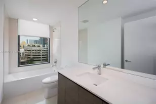 460 NE 28th St, Miami, FL 33132 - Photo 10