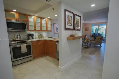 5880 Collins Ave #302, Miami Beach, FL 33140 - Photo 6
