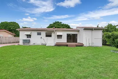 241 Hammond Dr, Miami Springs, FL 33166 - Photo 18