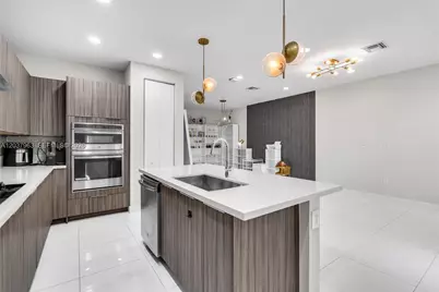 10365 NW 66th St, Doral, FL 33178 - Photo 14