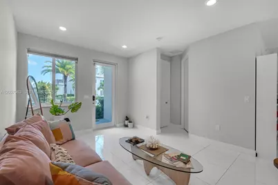 10365 NW 66th St, Doral, FL 33178 - Photo 2