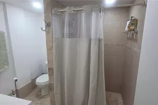 10000 NW 80th Ct, Hialeah Gardens, FL 33016 - Photo 14