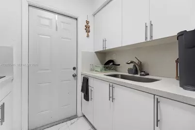 1131 SW 7th St, Miami, FL 33130 - Photo 14