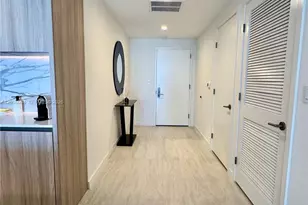 77 SE 5th St, Miami, FL 33131 - Photo 30
