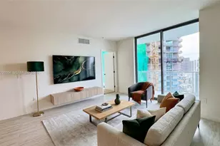 77 SE 5th St, Miami, FL 33131 - Photo 10