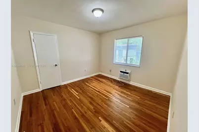 692 NE 85th St #5, Miami, FL 33138 - Photo 4
