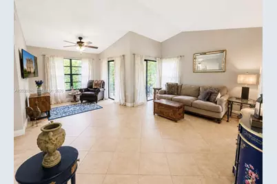 13870 Magnolia Ct, Davie, FL 33325 - Photo 4