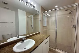 324 NE 3rd St, Hallandale Beach, FL 33009 - Photo 28