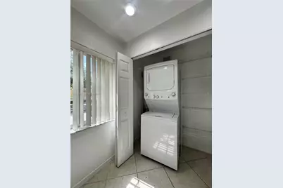 324 NE 3rd St #D, Hallandale Beach, FL 33009 - Photo 12
