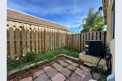 324 NE 3rd St #D, Hallandale Beach, FL 33009 - Photo 36