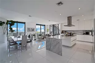 88 SW 7th St, Miami, FL 33130 - Photo 2