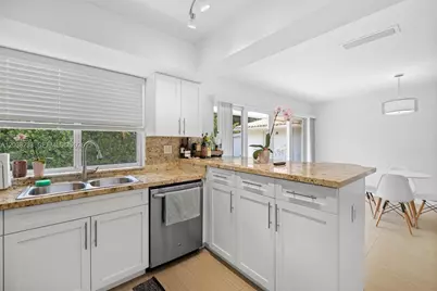 811 Capri St, Coral Gables, FL 33134 - Photo 12
