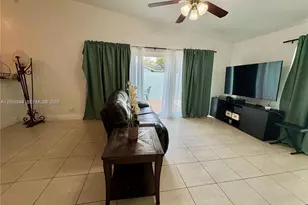 5534 S Lakewood Cir S, Margate, FL 33063 - Photo 4