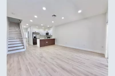 4412 Woodland Cir #4412, Tamarac, FL 33319 - Photo 4