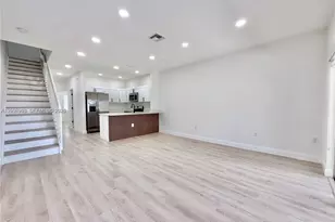 4412 Woodland Cir, Tamarac, FL 33319 - Photo 4
